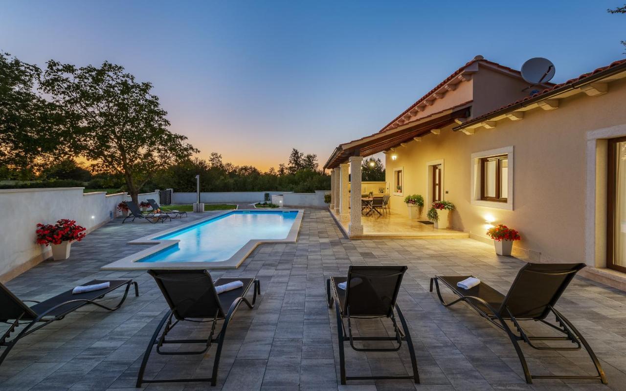 Villa Desapemani Žminj Buitenkant foto