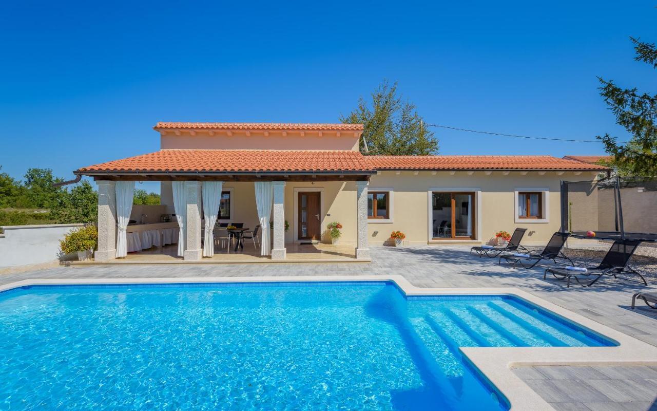 Villa Desapemani Žminj Buitenkant foto