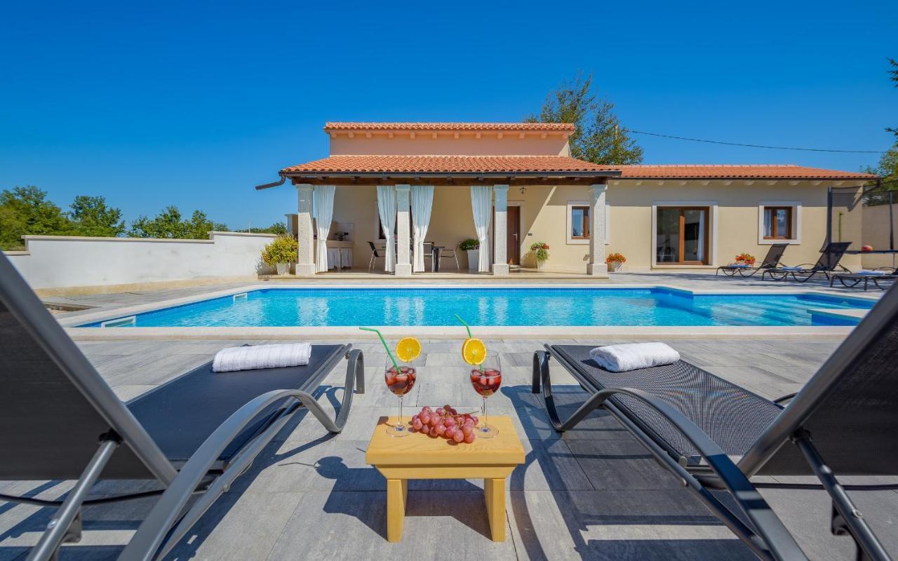 Villa Desapemani Žminj Buitenkant foto