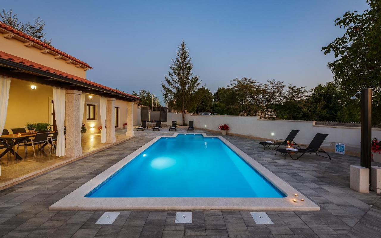 Villa Desapemani Žminj Buitenkant foto