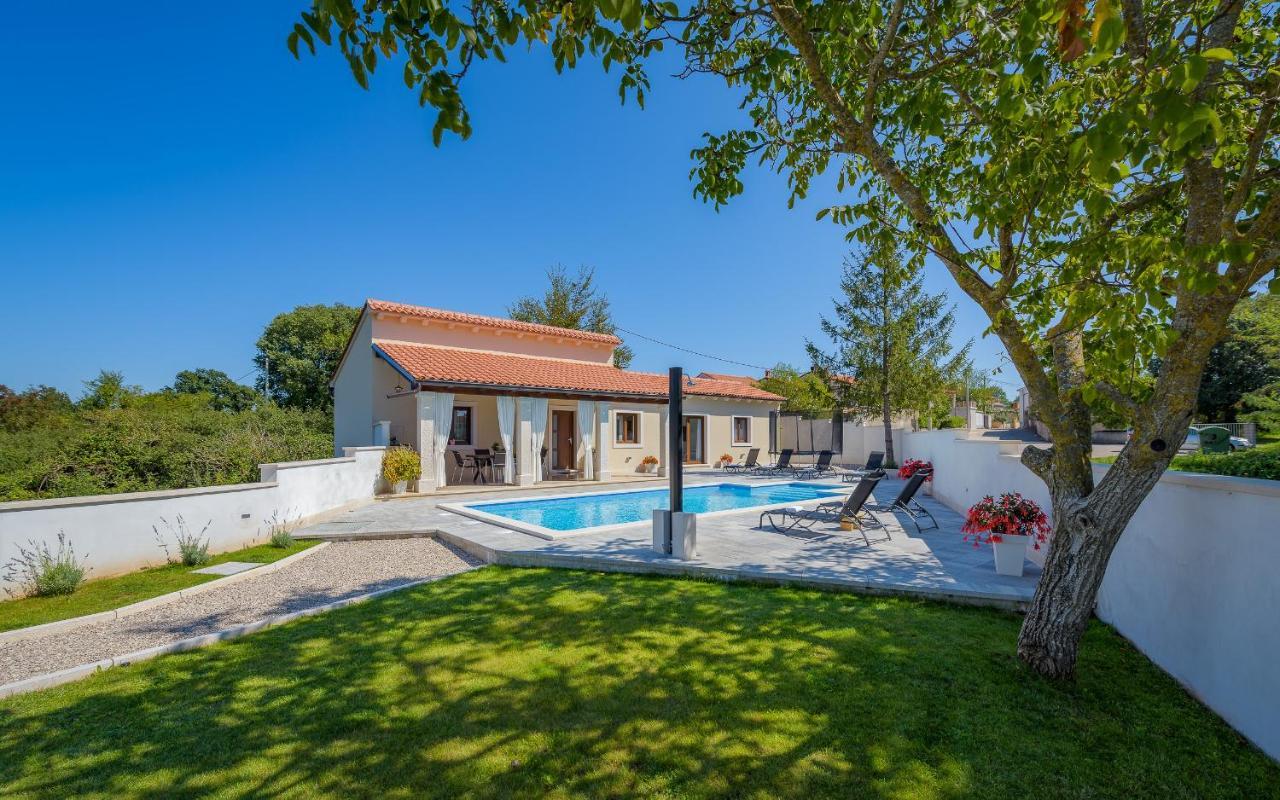 Villa Desapemani Žminj Buitenkant foto