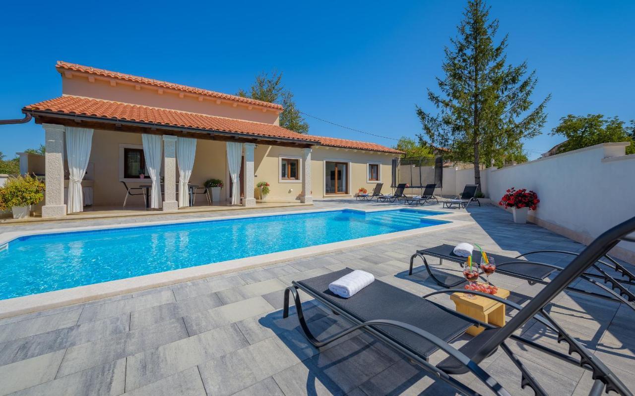 Villa Desapemani Žminj Buitenkant foto