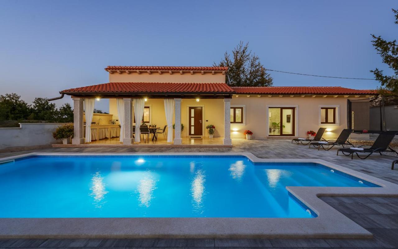 Villa Desapemani Žminj Buitenkant foto