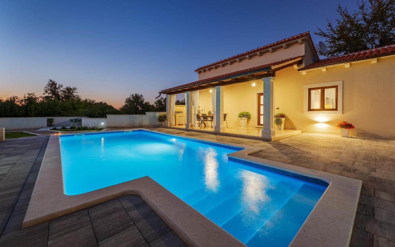 Villa Desapemani Žminj Buitenkant foto